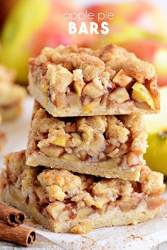 Apple Pie Bars With Crumb Topping {+VIDEO}