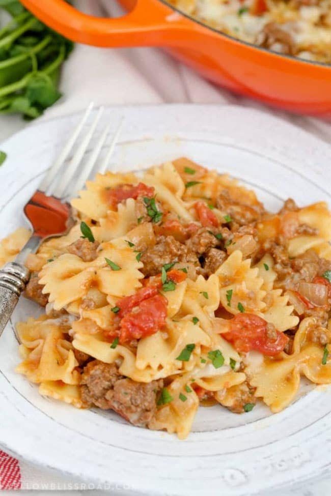 CHEESY BEEF & TOMATO SKILLET by Yellow Bliss Road — Find crafts, printables, recipes and more for a Back to School Meal Plan at cetcu.com