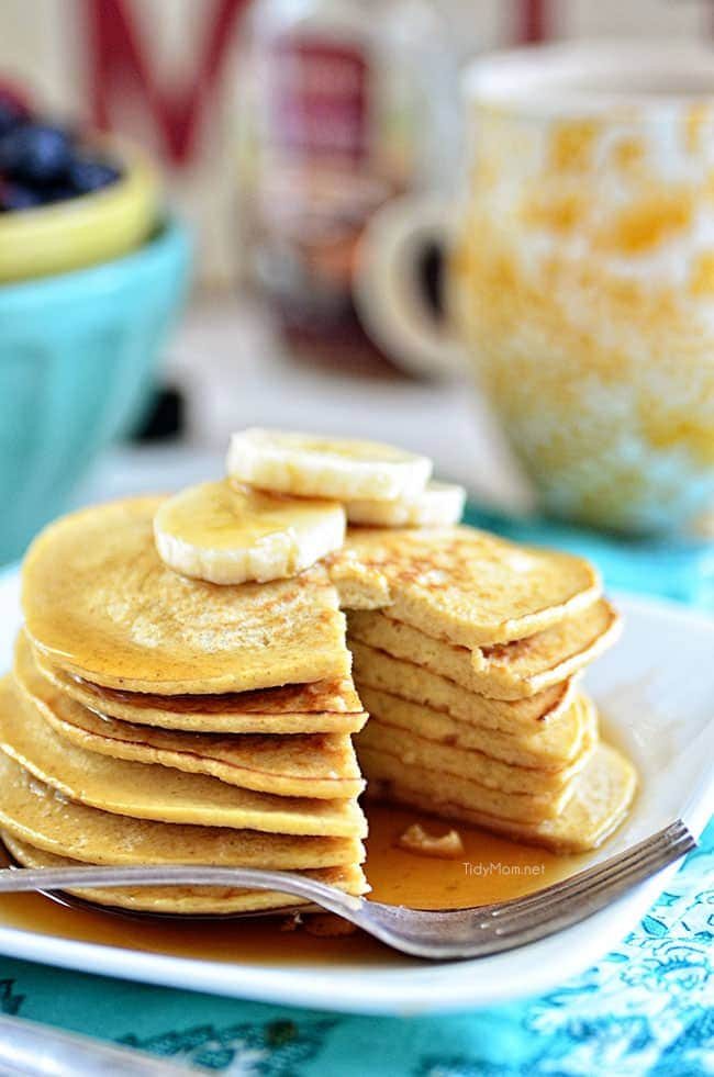 Oatmeal Banana Bread Pancakes - just 3 ingredients! recipe at cetcu.com