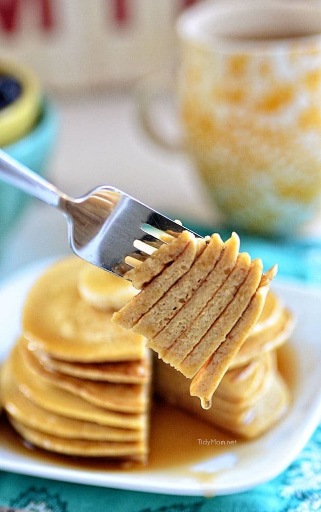 Easy Banana Bread Oatmel Pancakes - diet friendly recipe at cetcu.com