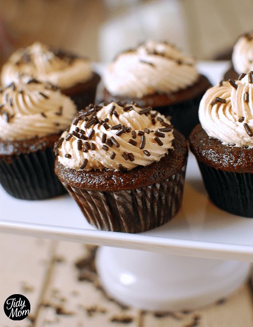 Banana Chocolate Cupcakes with Peanut Butter Frosting = Banana Buster Brown Cupcakes recipe at cetcu.com