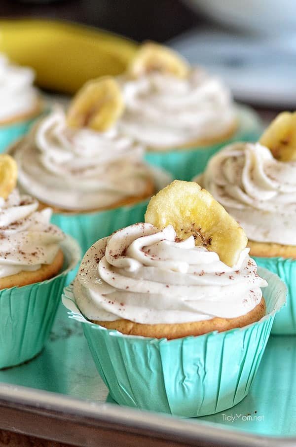 Banana Cream Pie Cupcakes: French vanilla cupcake with banana custard filling and banana buttercream frosting. recipe at cetcu.com