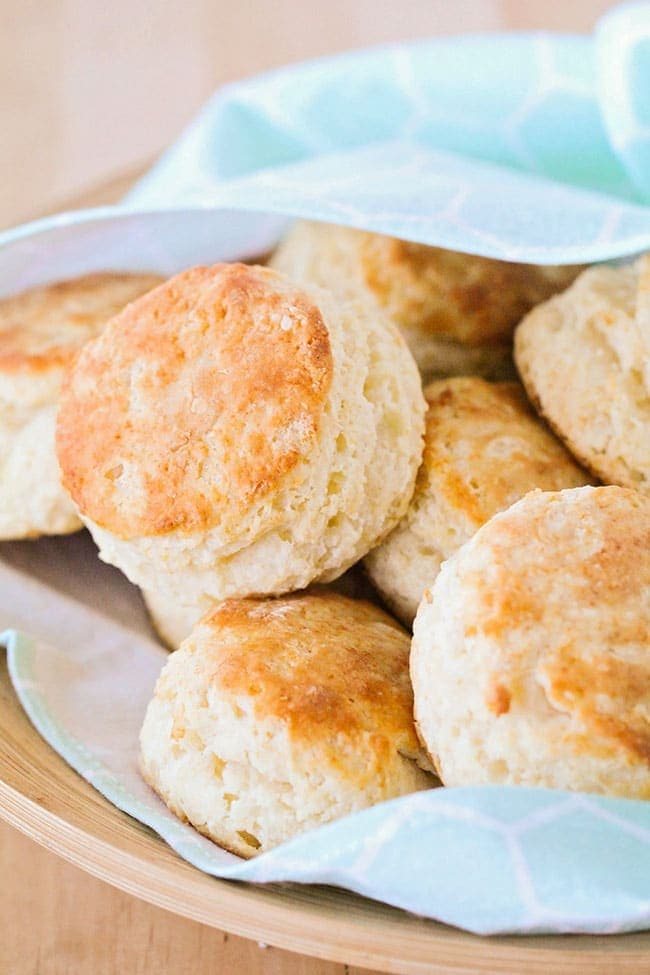 Best Comfort Food Meal Plan. Honey Buttermilk Biscuits from The Baker Upstairs. Get More meal plan recipes, printable and decor at cetcu.com