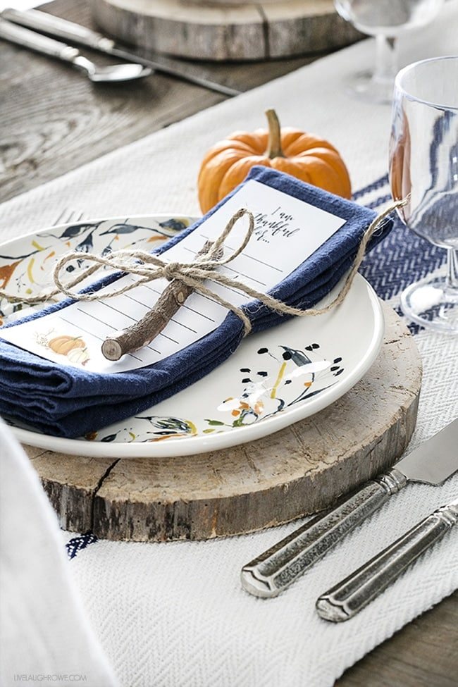 Best Comfort Food Meal Plan. Simple Fall Tablescape with Free Printable from Live Laugh Rowe. Get More meal plan recipes, printable and decor at cetcu.com
