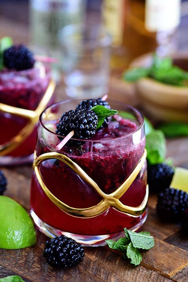 Prepare yourself for the weekend with a refreshing Blackberry Dark and Stormy. Light and fruity, and just boozy enough to make the perfect summer drink. Print the full recipe at cetcu.com #cocktail #blackberry #rum #gingerbeer #darkandstormy
