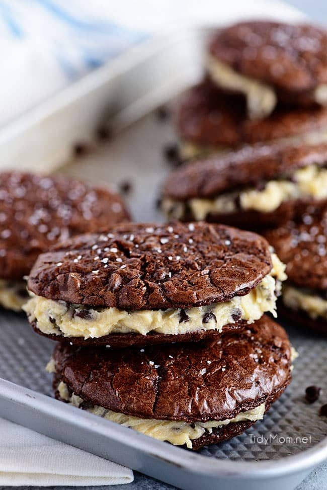 Sandwich Brownie Cookies with Cookie Dough Frosting will be your new favorite treat! A chewy decadent brownie sandwich cookie filled with chocolate chip cookie dough frosting that gives the whole ensemble a five-star rating from any brownie lover. Print the full recipe at cetcu.com #brownies #cookies #chocolate #cookiedough #chocolatechip