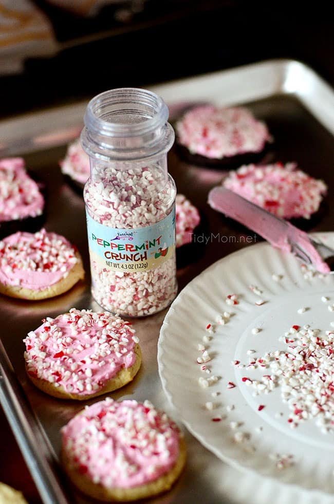 decorating Christmas cake mix cookies