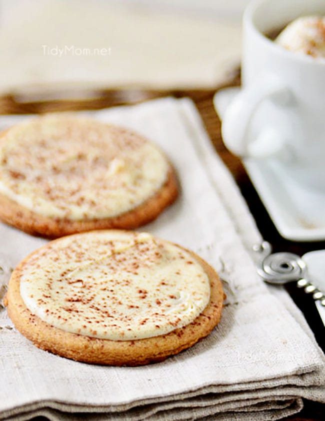 CAPPUCCINO COOKIES topped with white chocolate and cinnamon
