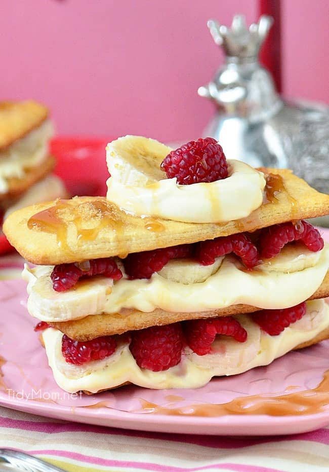 Napoleon dessert recipe with raspberries and bananas