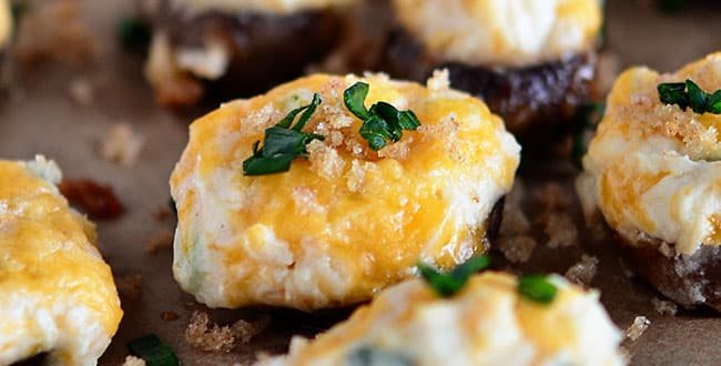 Cheesy Mashed Potato Stuffed Mushrooms with Garlic Brown Butter Breadcrumbs. Appetizer recipe at cetcu.com