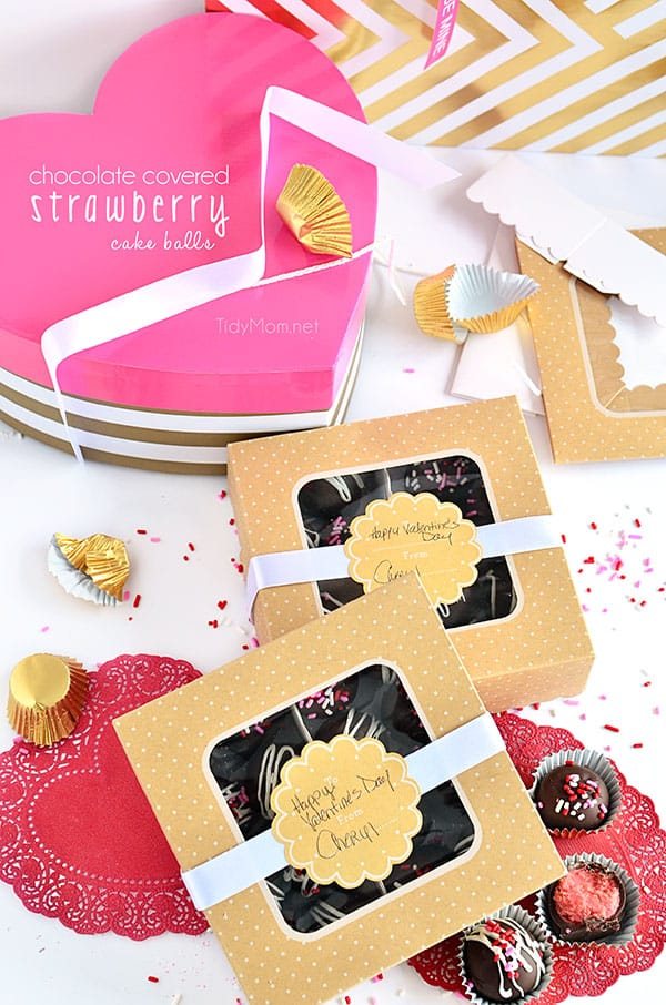 Chocolate Covered Strawberry Cake Balls #recipe at cetcu.com #ValentinesDay