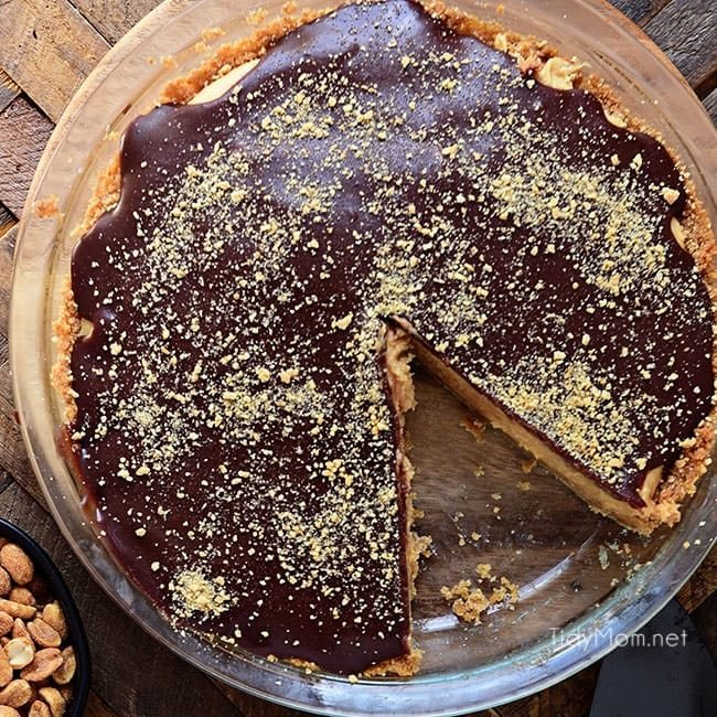 Every other pie out there is going to be jealous of this Chocolate Peanut Butter Pie. From the graham cracker crust to the peanut butter filling, topped off with a chocolate ganache, this chocolate peanut butter pie has it all! Print full recipe at cetcu.com