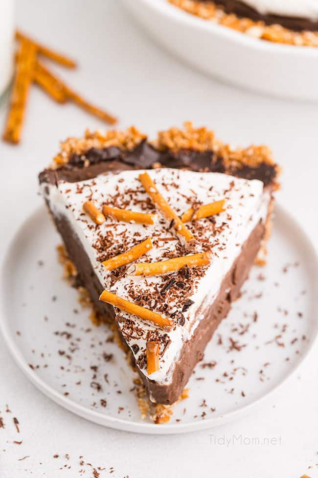 chocolate cream pie with pretzel crust