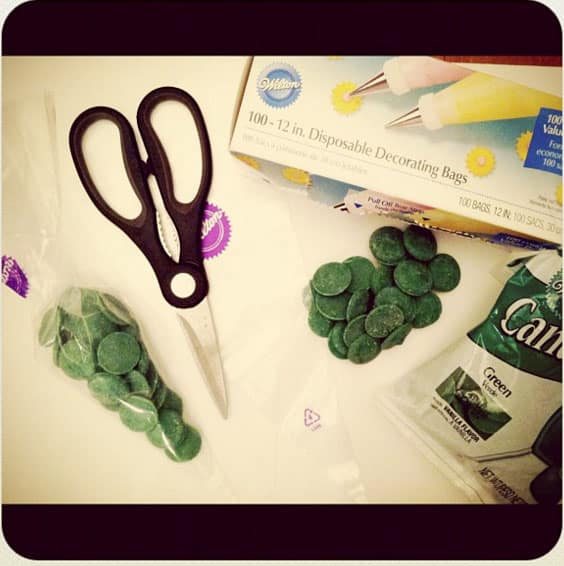 candy-melts-decorator-bag