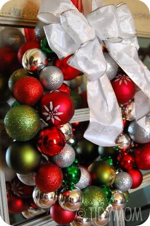 How to make an ornament ball wreath. Tutorial at cetcu.com