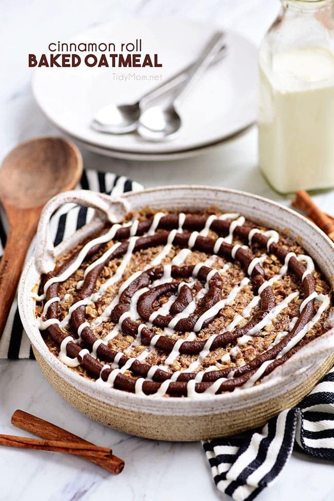 Cinnamon Roll Baked Oatmeal {VIDEO}