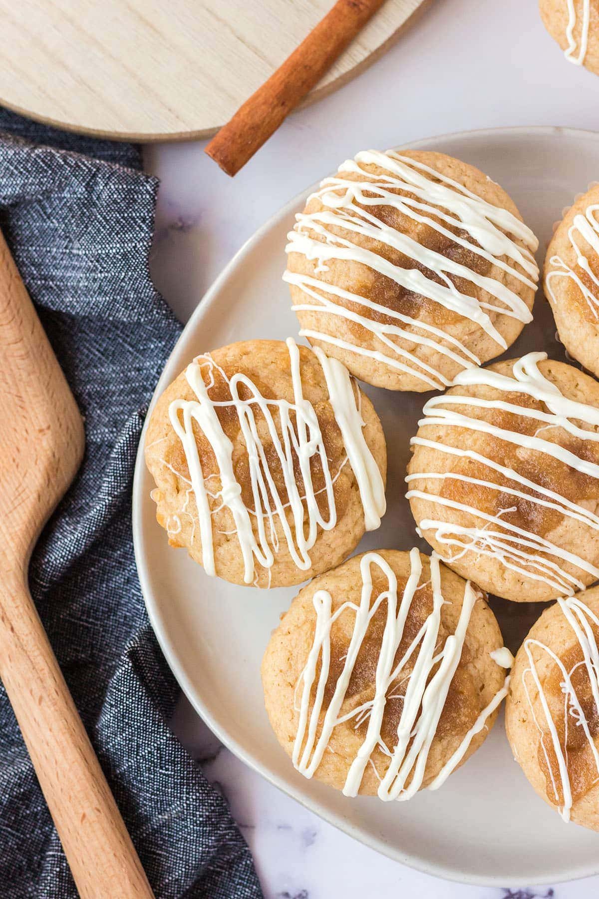 Cinnamon Roll Muffins With Brown Sugar Crumble