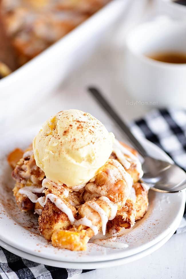 Cinnamon Roll Peach Cobbler with a scoop of ice cream