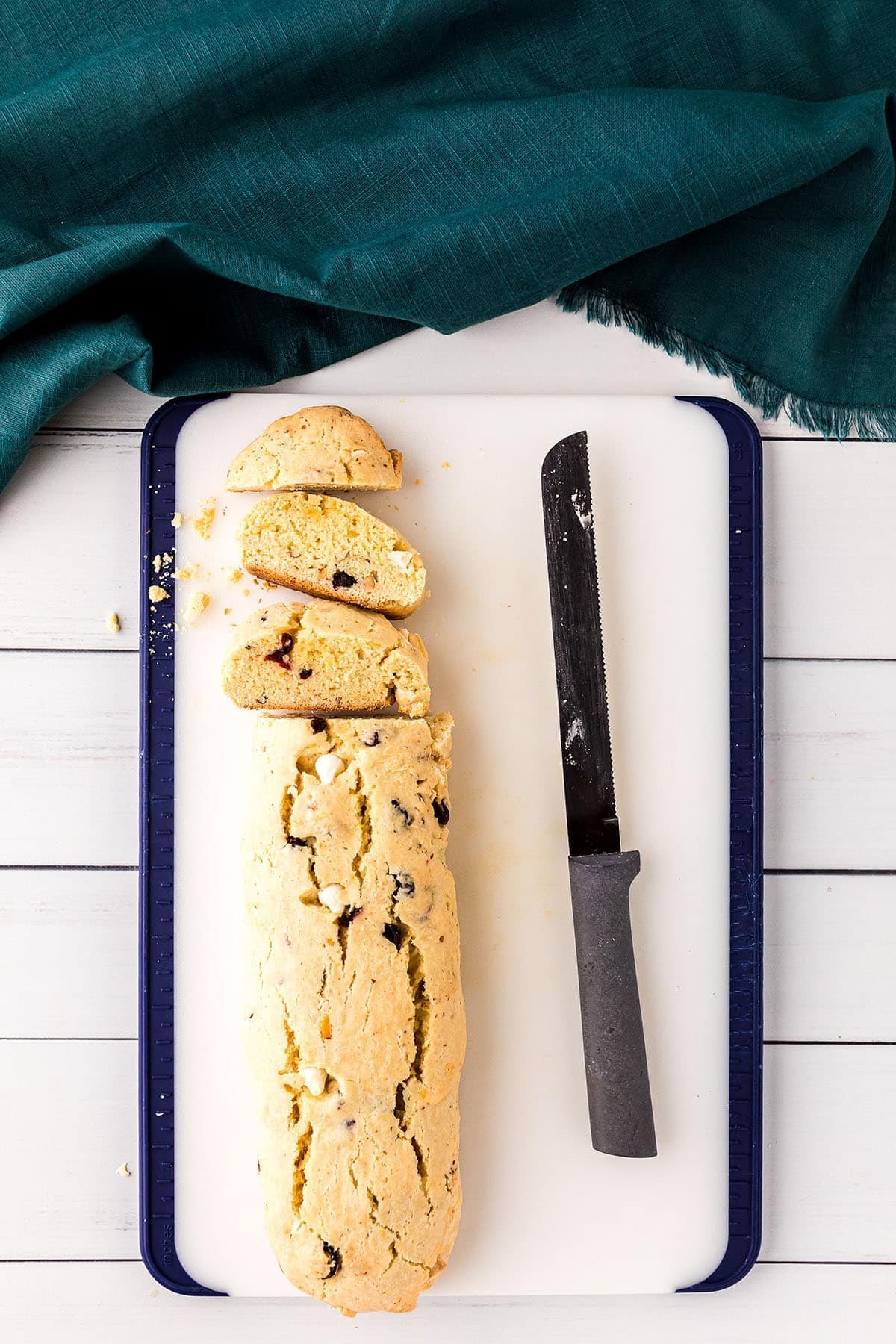 slicing biscotti