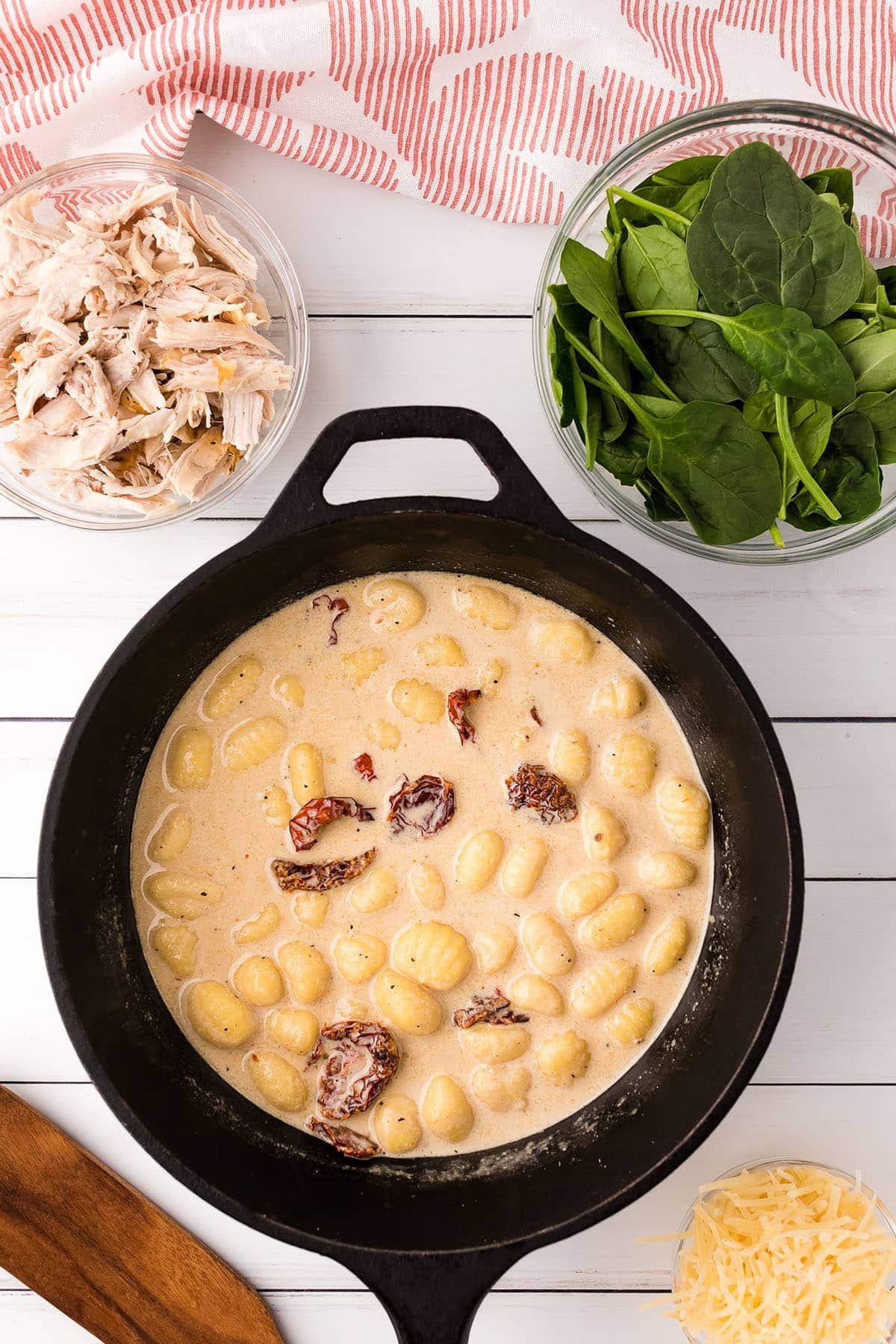 how to make creamy chicken gnocchi with sun dried tomatoes Step 3