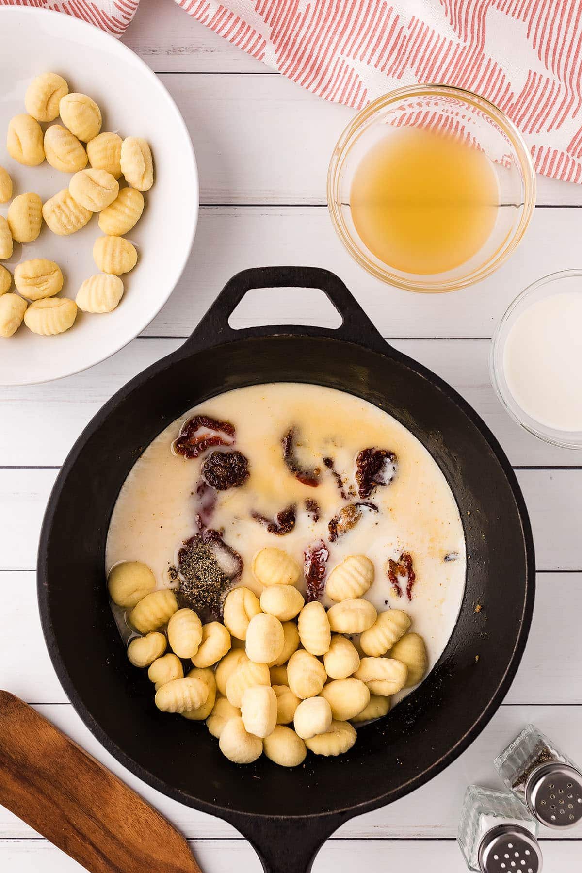 how to make creamy chicken gnocchi with sun dried tomatoes Step 2