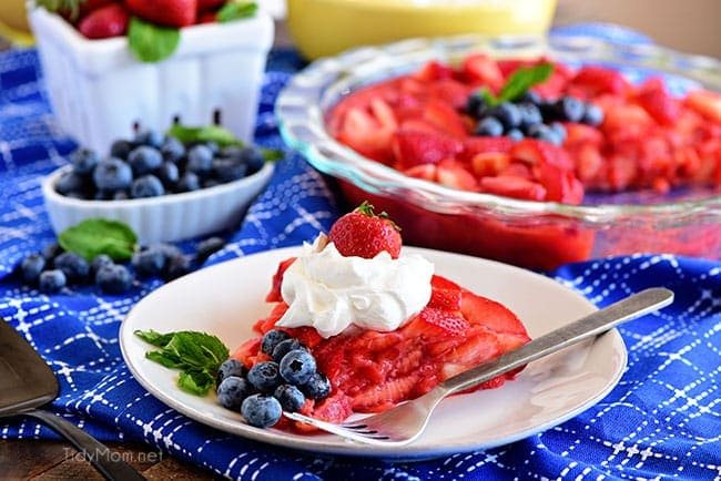 Crustless Strawberry Pie with Jello