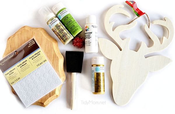 DIY Christmas Reindeer Wall Mount at cetcu.com Super easy craft (no tools needed) for #Christmas
