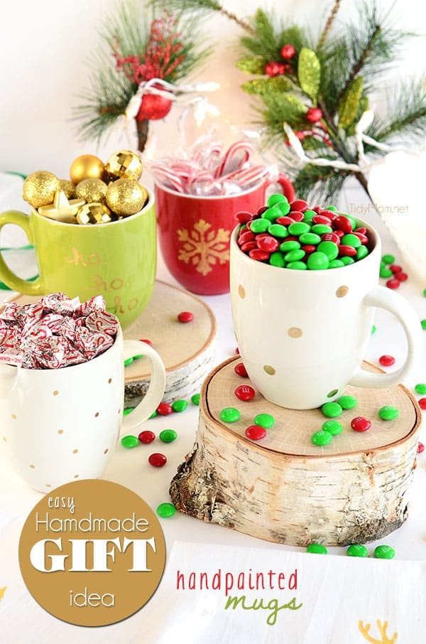Hand Painted Holiday Mugs {5 minute DIY }