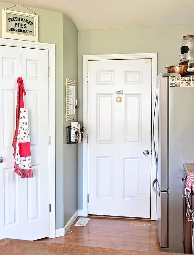 DIY Mod Podge frame tutorial + free meal planning menu to download and print at Tidymom.net