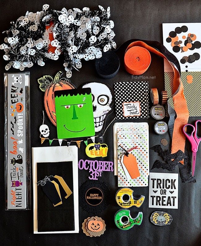 DIY Halloween Treat Bags. Perfect for cookies, candy or halloween favors to pass out to trick-or-treaters or Halloween party guests. Details on how to make 3 different Halloween treat bags at cetcu.com