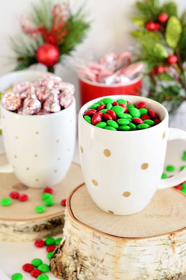 DIY Painted Holiday Mugs. Tutorial at cetcu.com