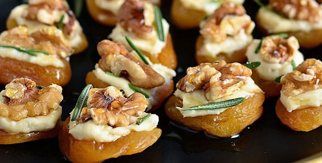 Dried Apricot Blue Cheese Canapes with Walnuts. A simple, elegant and delicious hors d’oeuvres recipe at cetcu.com