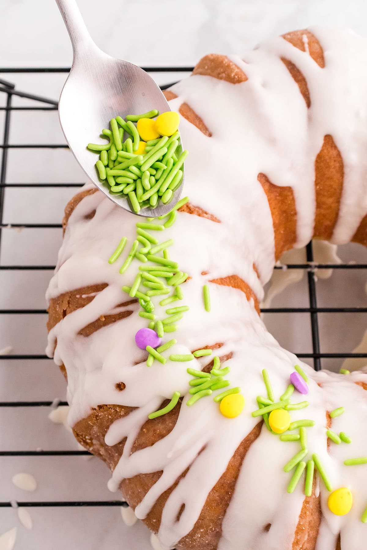 adding sprinkles to freshly iced cake