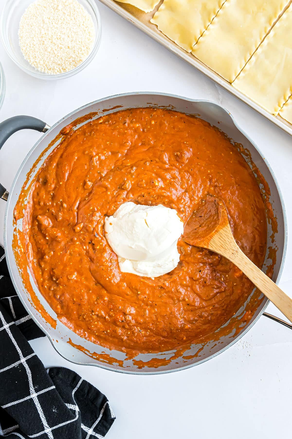 adding ricotta cheese to lasagna meat sauce