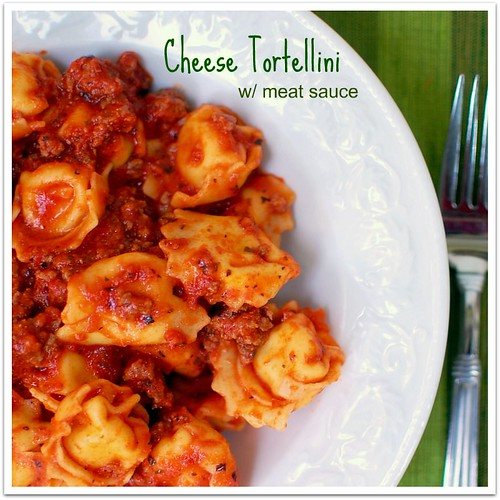 {Easy Peasy} Cheese Tortellini with meat sauce