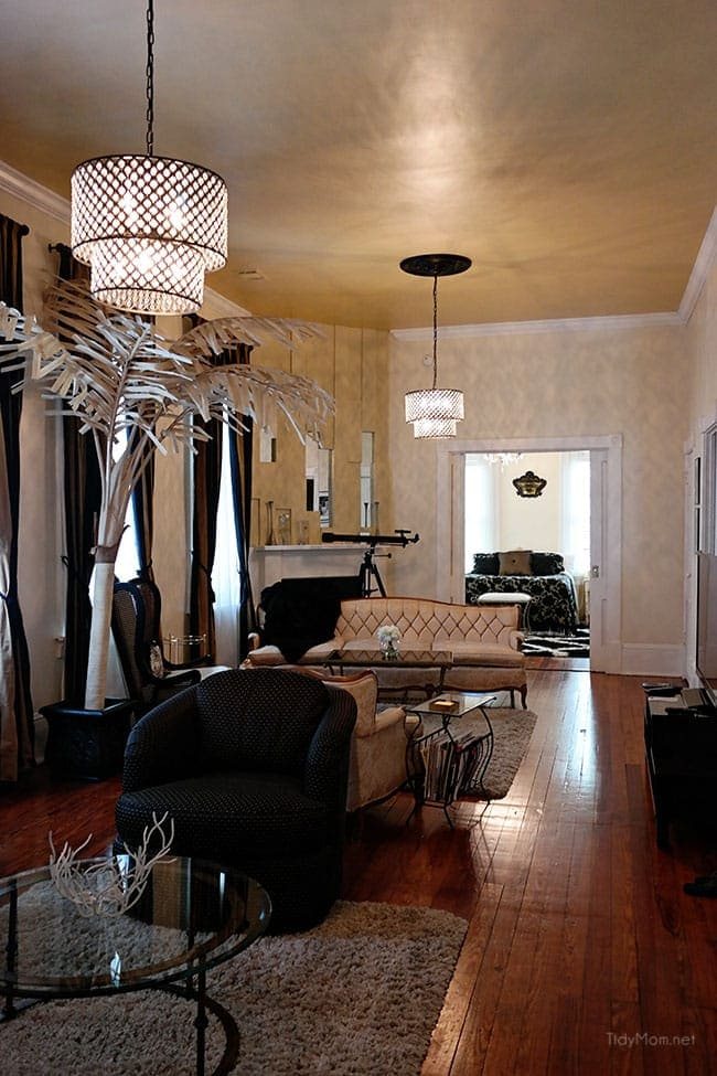 SouthernBelle Vacation Rentals - The Champagne Suite in Historic Savannah, just a few blocks from the river. More Savannah travel, eats and sightseeing at cetcu.com