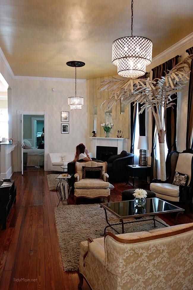 SouthernBelle Vacation Rentals - The Champagne Suite in Historic Savannah, just a few blocks from the river. More Savannah travel, eats and sightseeing at cetcu.com