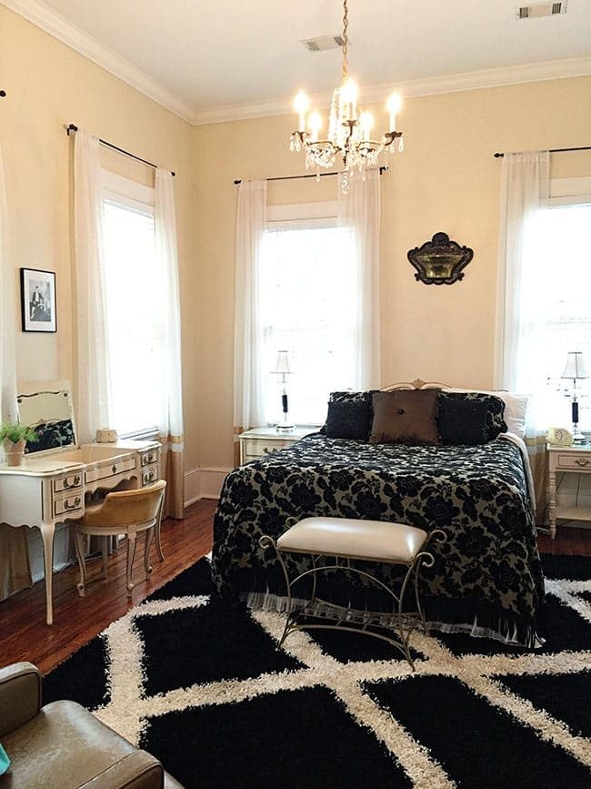 SouthernBelle Vacation Rentals - The Champagne Suite (1 of 2 bedrooms) in Historic Savannah, just a few blocks from the river. More Savannah travel, eats and sightseeing at cetcu.com