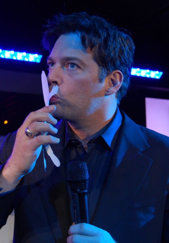 Harry Connick Jr kisses Cetcu