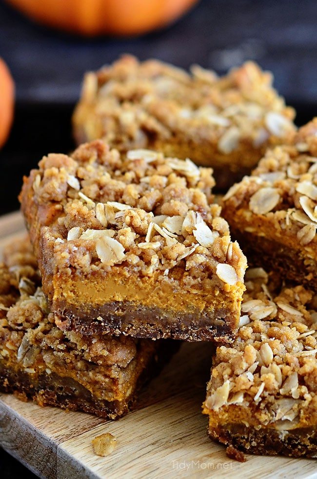 gingerbread pumpkin bars close up