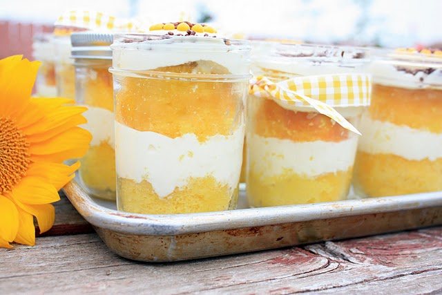 lemon cake in a jar