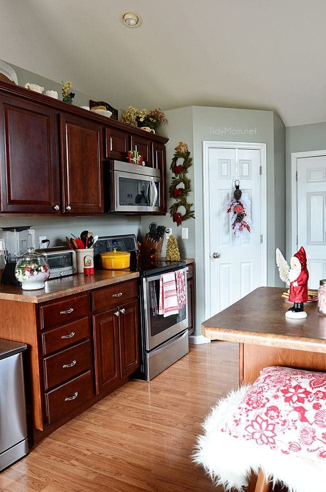 Clean Christmas Kitchen at cetcu.com