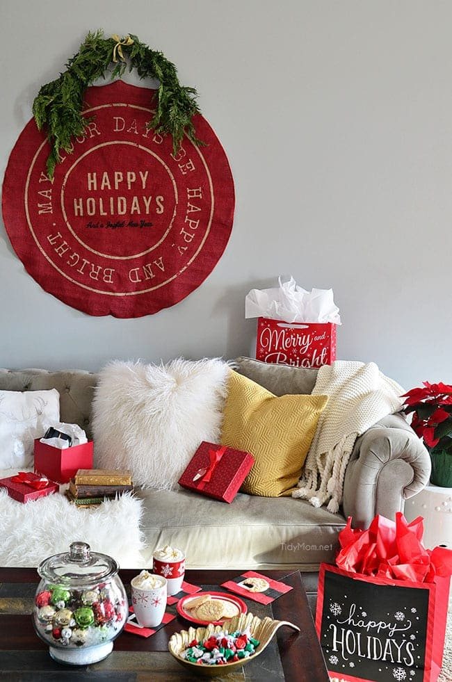 Christmas Holiday Home Tour at cetcu.com Happy Holidays wall hanging
