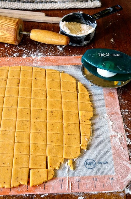 How to make Homemade Cheese Crackers 2 Cetcu