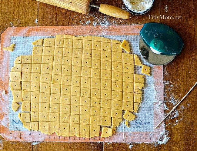 How to make Homemade Cheese Crackers 3 Cetcu