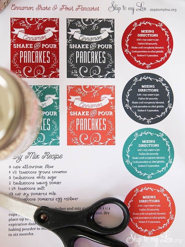Great Handmade Gift Idea! Cinnamon Shake & Pour Pancake Mix In A Jar with PRINTABLE LABEL. Details at cetcu.com