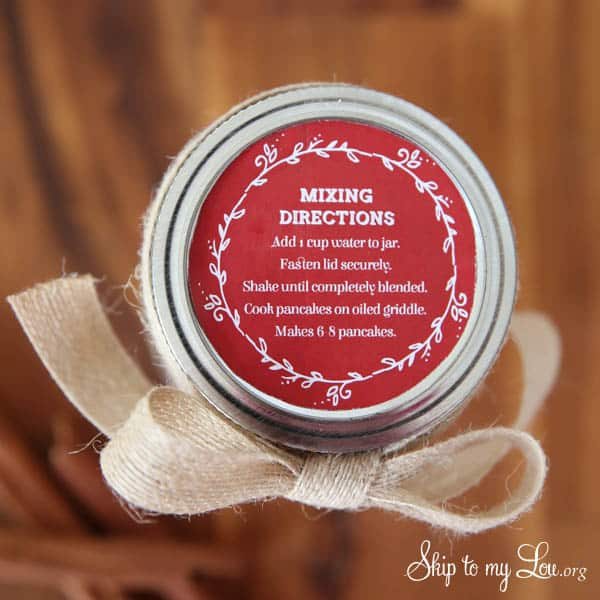 Great Handmade Gift Idea! Cinnamon Shake & Pour Pancake Mix In A Jar. Details at cetcu.com