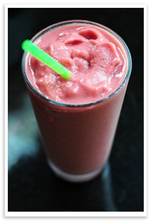 rhubarb strawberry smoothie
