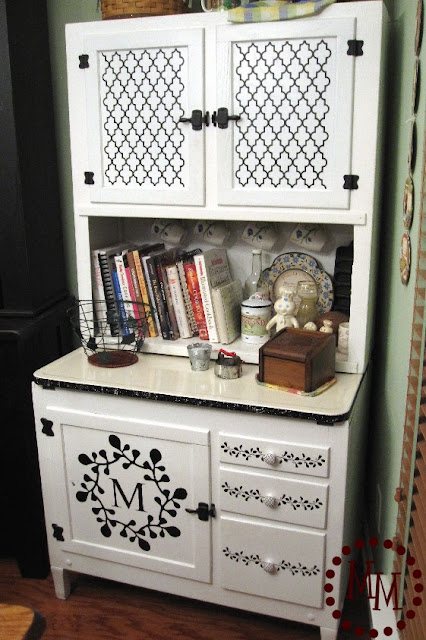 Hutch with vinyl
