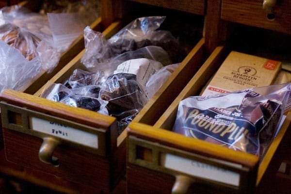 Organizing your kitchen with vintage finds at cetcu.com